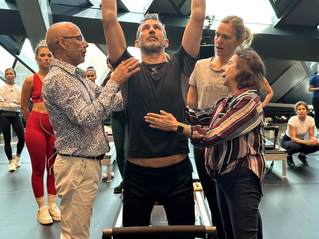 CPE 2025 con Sari Mejía y Javier Pérez Pont CPE avanzado dirigido por Sari Mejía hija de Romana Kryzanowska, junto Javier Pérez Pont y Martina Blume, en una corrección a Carlos Castillo.