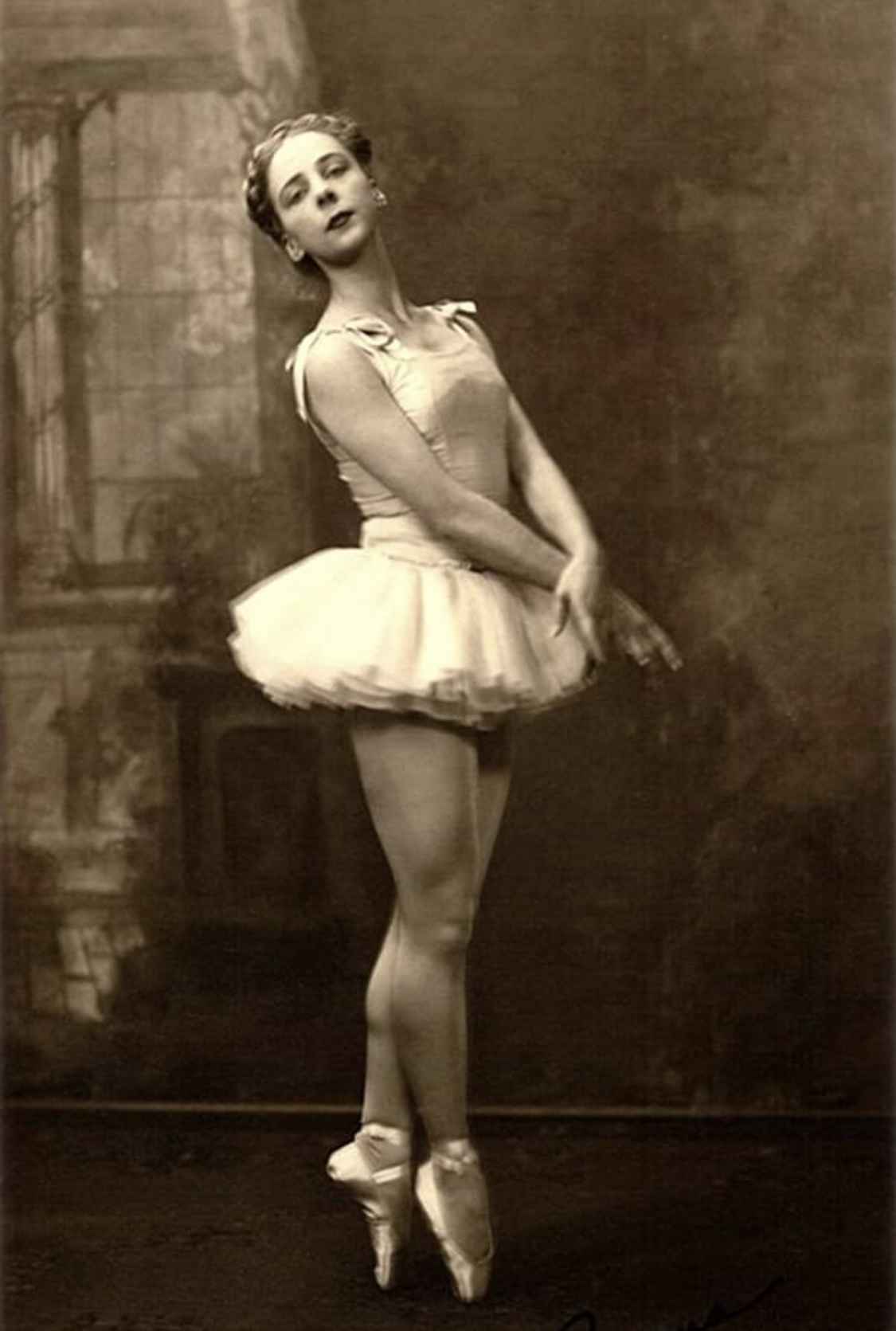 Romana Kryzanowska en su etapa como bailarina de ballet antes de convertirse en la alumna predilecta de Joseph Pilates y transmisora del método original.