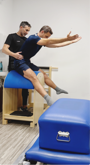 Ejercicio en Barrel – Pilates con aparatos originales en Feel Fit Pilates Madrid Ejercicio en Barrel – Pilates con aparatos originales en Feel Fit Pilates Madrid